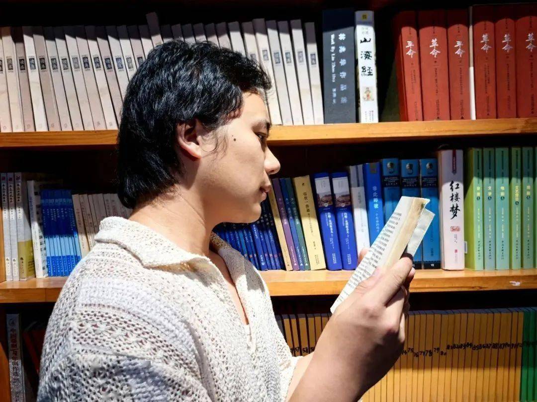 本围读 大家安静主任要发话了!ky开元棋牌王少燕系列沉浸式剧(图2) 本围读 大家安静主任要发话了!ky开元棋牌王少燕系列沉浸式剧(图2)